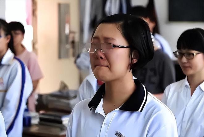 一盒“廉价珠宝”，让高三女孩母亲气到发抖：我的孩子已经烂掉了_一盒“廉价珠宝”，让高三女孩母亲气到发抖：我的孩子已经烂掉了_