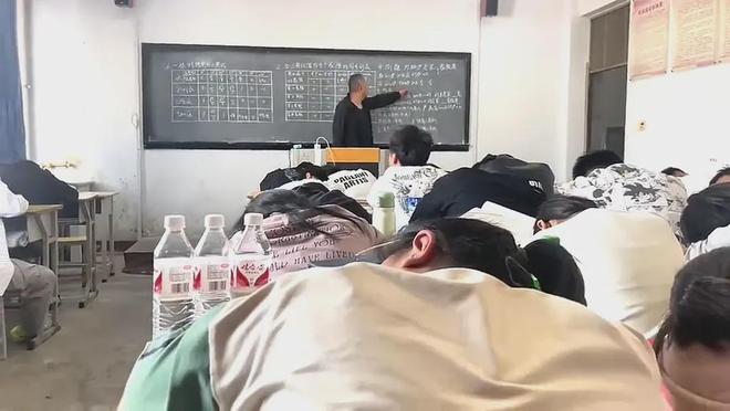 _老师上课睡着了算不算教学事故_上课睡觉老师会说什么