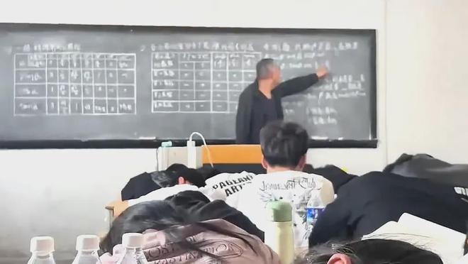 上课睡觉老师会说什么_老师上课睡着了算不算教学事故_