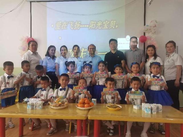 六一献爱心送温暖活动_赠送爱心物资_